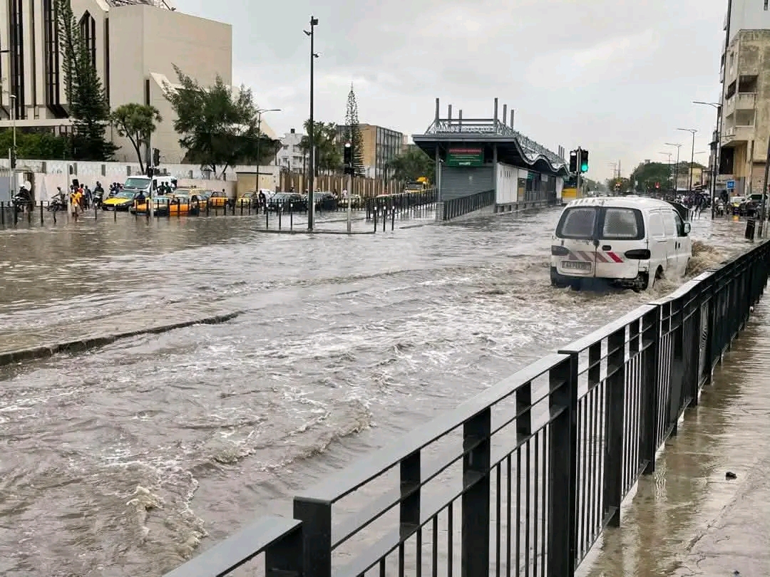 INONDATIONS À DAKAR : ET SI NOUS REPENSIONS ENFIN LA MANIÈRE DE FABRIQUER LA VILLE ?